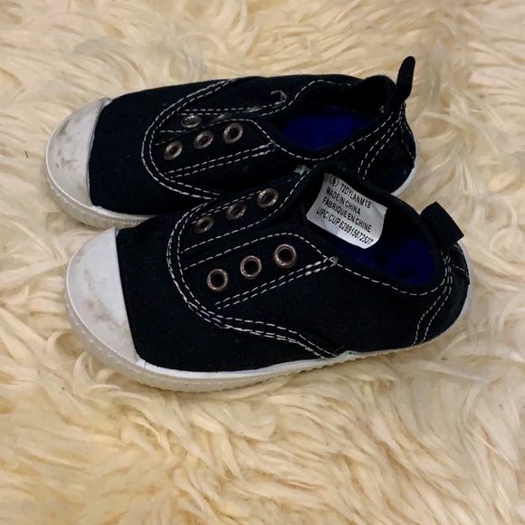 Slip-On Black & White Sneakers Size 6 - Picture 2 of 5